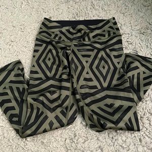 barely worn cropped lululemon legging